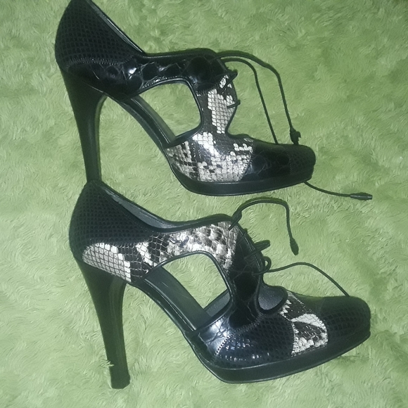 STUART WEITZMAN SNAKESKIN STILETTO SHOE BOOTIES 7 - Picture 1 of 6